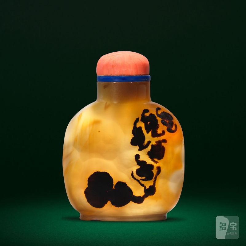 十八/十九世紀 瑪瑙巧雕福祿紋鼻煙壺 | A CHALCEDONY SHADOW AGATE 'BATS AND GOURD' SNUFF BOTTLE